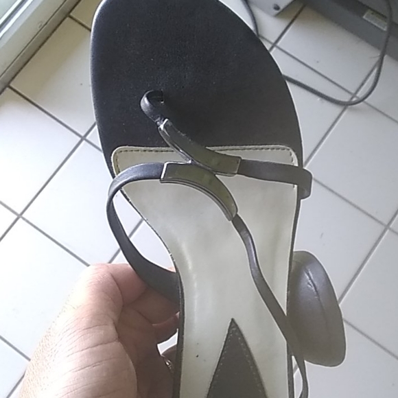 Heels - Picture 3 of 3